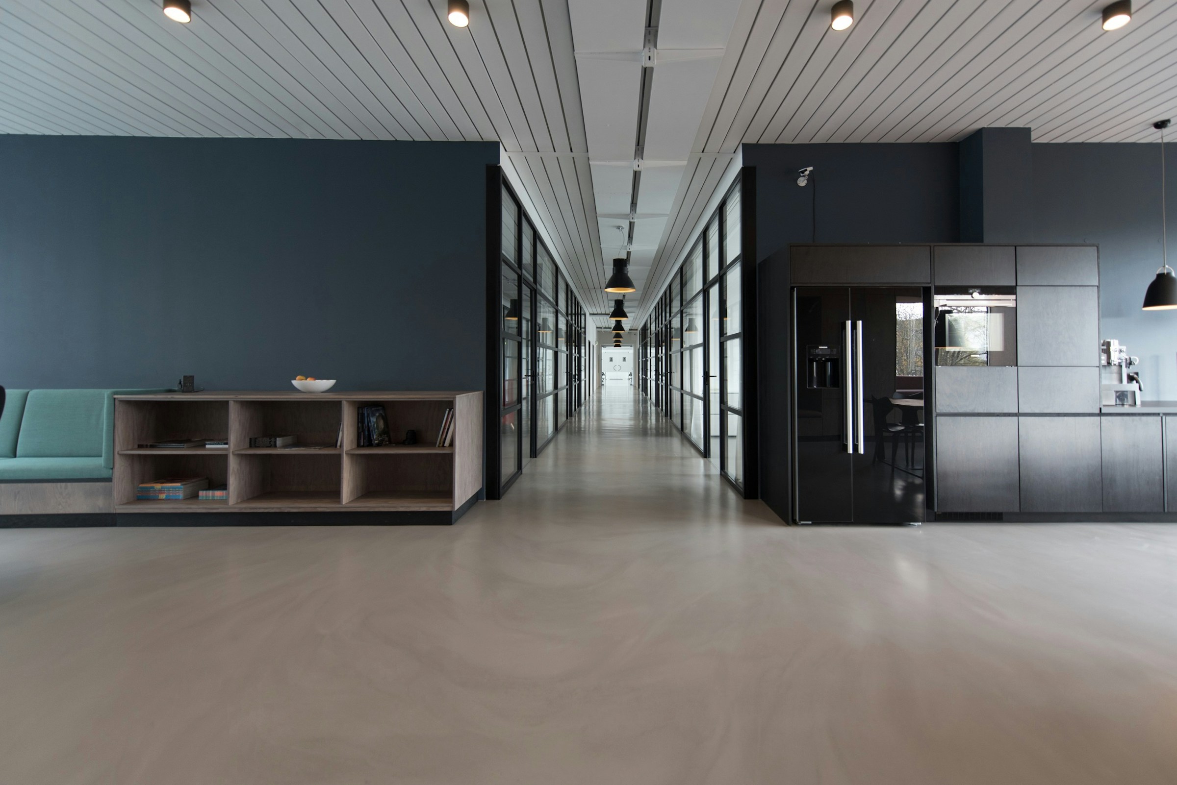 Campus corporativo multi-edificio con enlace de fibra